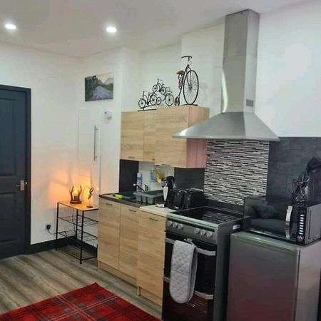 Charming 1-Bed Apartment In Peebles Esterno foto