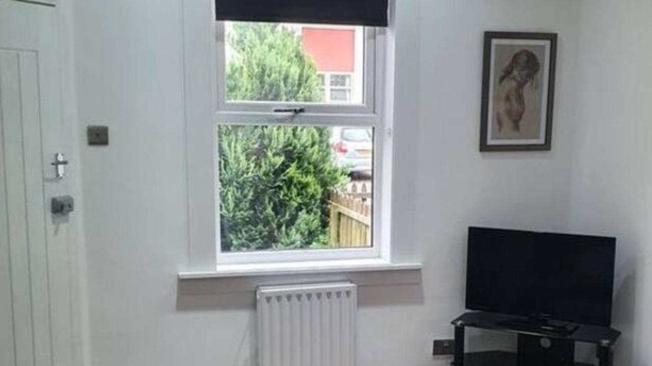 Charming 1-Bed Apartment In Peebles Esterno foto