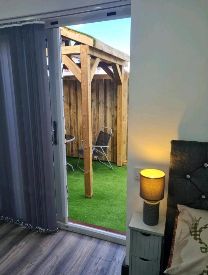 Charming 1-Bed Apartment In Peebles Esterno foto