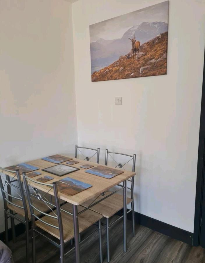 Charming 1-Bed Apartment In Peebles Esterno foto